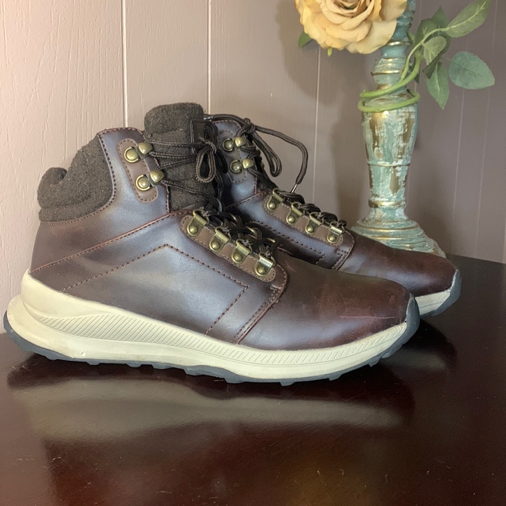 KHOMBU Boots sz 8M
